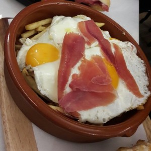 Huevos estrellados con Jamon Serrano