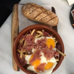 huevos con jamon serrano y papas