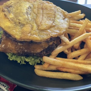 Hamburguesa con patacones 