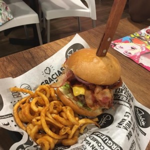 bacon Lovers con papas curly