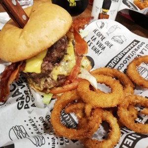 XXL hamburger n onion rings