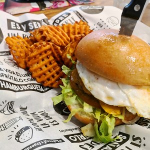 Hamburguesa a La Habanera con camotes