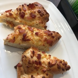 trenza de queso con tocino