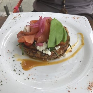 tostada de salmon