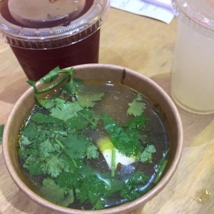 sopa de pollo con te frio y limonada 