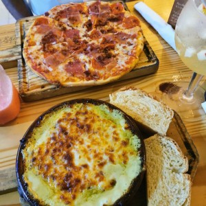 pizza 4 carnes y lasagna de salmon