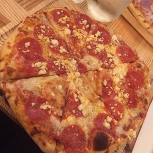 Pepperoni, feta, miel ?