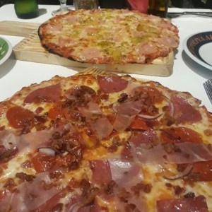 pizza hawaiana y 4 carnes 