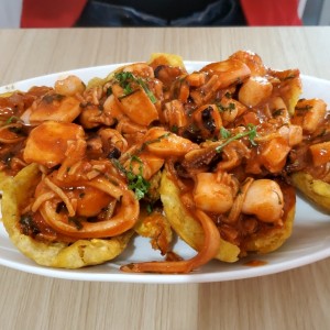 Patacones Rellenos de Mariscos Calientes