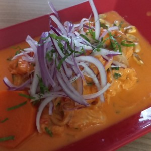 Ceviche de pescado en salsa de rocoto