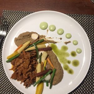 Ropa Vieja con pure de guandu