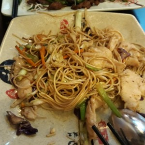 Chow Mein de Pollo