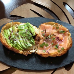 SMOKED SALMON & AVOCADO CROISSANT