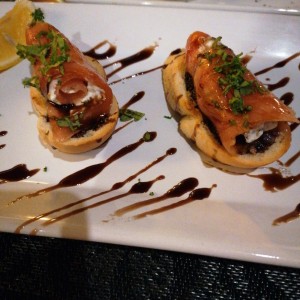 Crostini de Salmon Ahumado