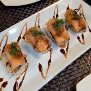 Entradas - Crostini de Salmon