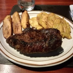 New York Steak con patacones 