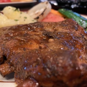 Baby Ribs - Yuca al Moho y Veggies a la parrilla 