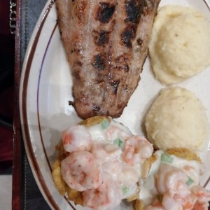 mixto de corvina y camarones