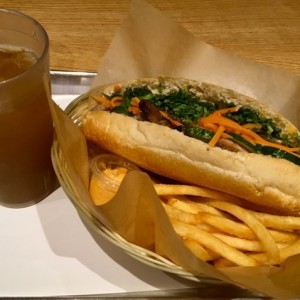 bahn mi de chuleta de puerco