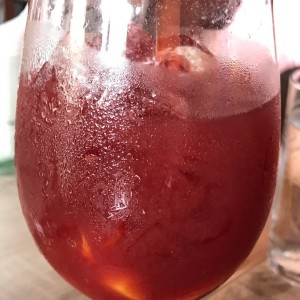 Sangria de frutas con fresa