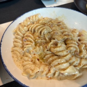 FUSILLI GIGANTI DI GRAGNANO AL PARMIGIANO TRUFADO