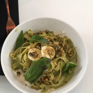 Spaghetti al pesto con pistachio 