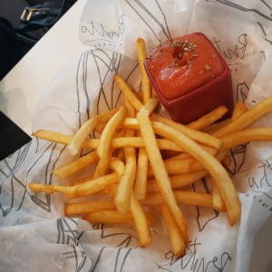 Papas con Espuma de Tomate y Queso feta