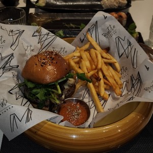 ANGUS BEEF BURGER CON Beyond Burger +$6