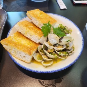 Almejas-Clams al ajillo