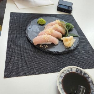 Niguiris (2 piezas) - Niguiri Hamachi