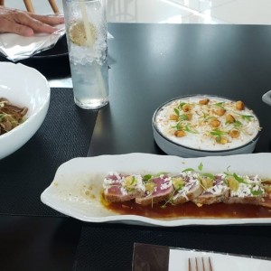 Cevicha de mero con espuma de maracuyq