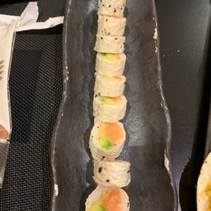 sushi roll de salmon