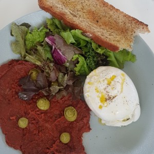 burrata y pasta de tomate horneado