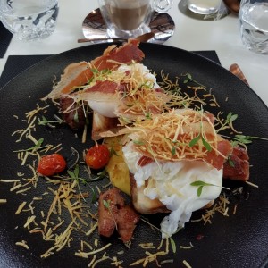 huecos benedict con pork belly