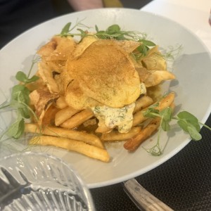 Filete de res con papa fritas trufadas