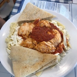 Fettuccini con Salsa de Tomate y Pollo