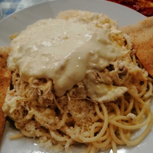 Spaggetti con Pollo en salsa blanca 