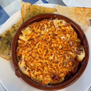 Pasta de pollo y tocineta al graten