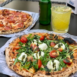 Pizza con Bocconcinis y Tomate Cherry