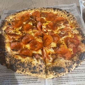 Pizza con Pepperoni y Bacon