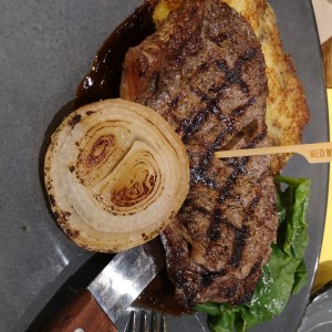 Sirloin con cebolla caralemizada