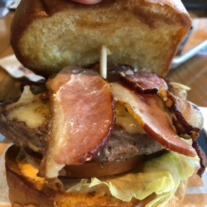 Bacon Cheedar Cheese Burger