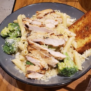 chicken brocoli alfredo