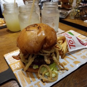 Cowboy Burger y limonada