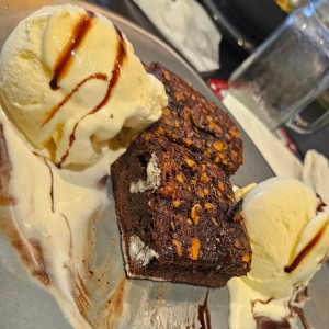 Brownie con helado