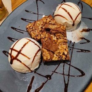 Postres - Fudge Brownie Sundae