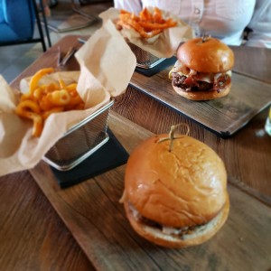 Truffle Burger y Bluemoon Burger 