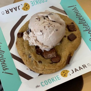 chunky chips y helado brownie