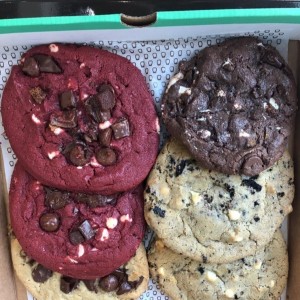 Galletas XL sabores red velvet, cookies&cream. Deliciosas para degustar en familia o con amigos