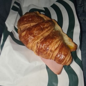 CROISSANT DE JAMON Y QUESO